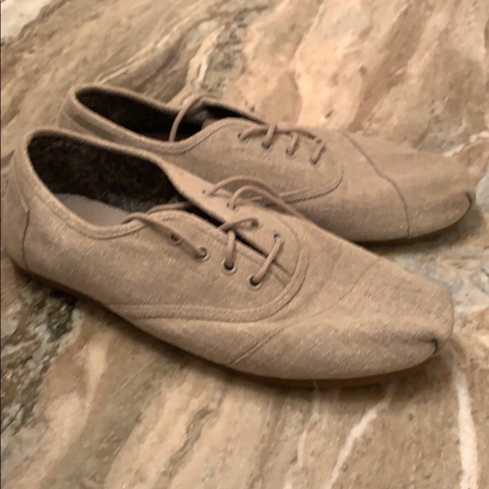 Tom’s Shoe’s